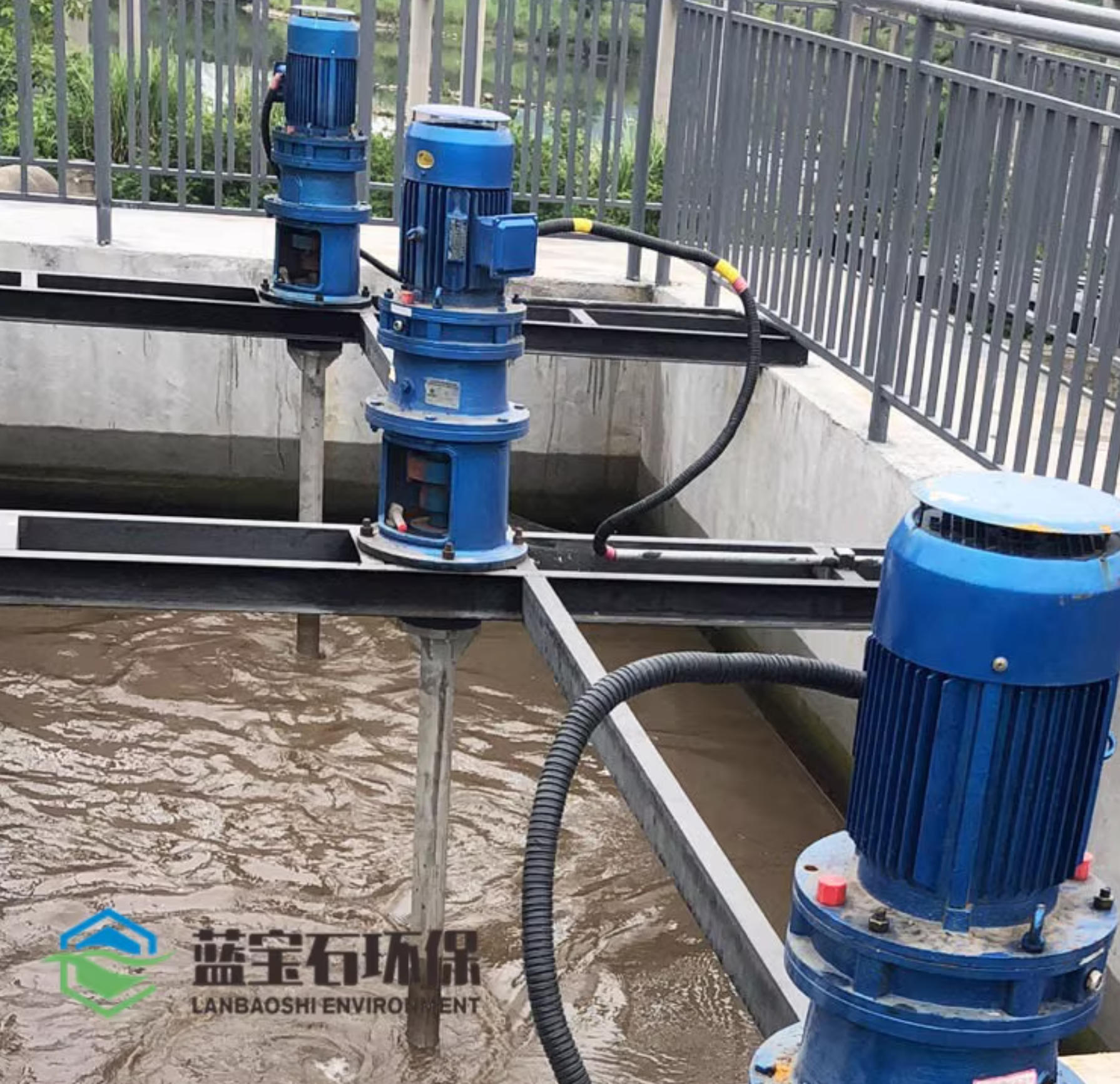 南京藍寶石環(huán)保與深圳某環(huán)?？萍歼_成漿式攪拌機設備合作
